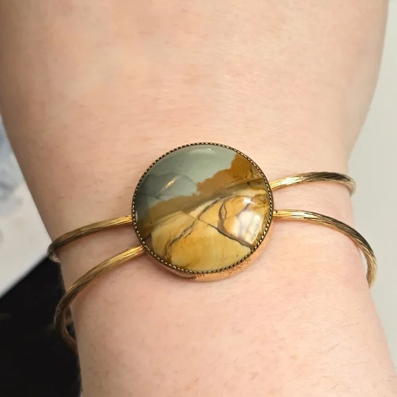 Vintage bracelet picture Jasper Gold tone cuff Southwestern desert scene - Picture 4 of 16